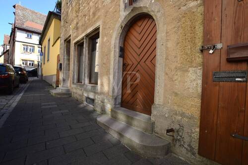 Hauseingang - Mehrfamilienhaus, Wohnhaus mit 160,00 m² in Rothenburg ob der Tauber zum Kaufen