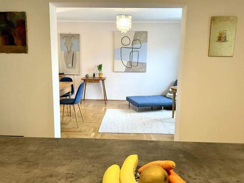 Blick Küche ins Wohnzimmer - 