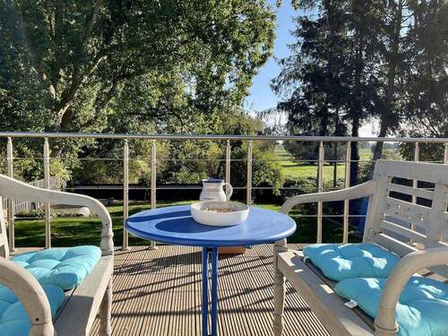 Grosse Terrasse über Carport - 