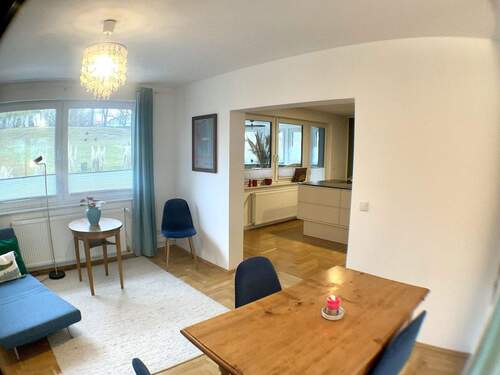 Blick von Wohnzimmer in Küche - 