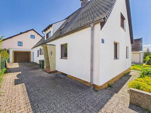 Garagenzufahrt / Hauseingang - 