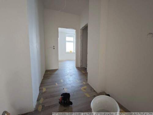 Flur (3) - Etagenwohnung mit 109,60 m&sup2; in Dresden zur Miete
