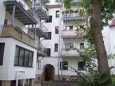 Hausrückseite.jpg - Gemütliche 3-Raumwohnung im Zentrum - Balkon