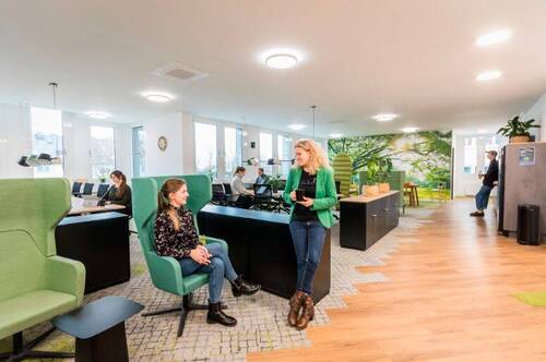 Schreibtisch im Coworking Space 