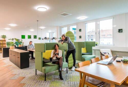 Schreibtisch im Coworking Space 