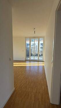 Blick Gang in Ess-Wohnbereich - 4 Zimmer Etagenwohnung in München