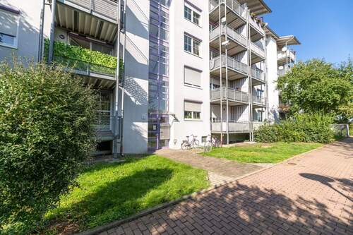 Außenansicht - Bezugsfreie 2-Zimmerwohnung mit Balkon Nahe Leipzig