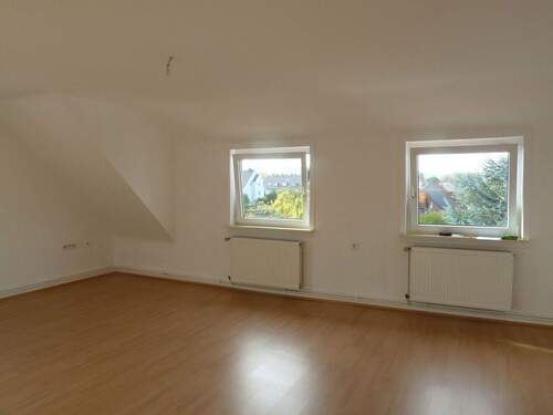 Wohnzimmer mit Fensterfront - 