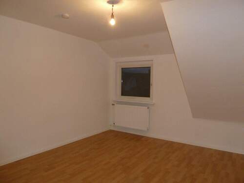 Schlafzimmer zum Garten hin - 