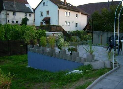 Garten seitlich - 1 Zimmer Mehrfamilienhaus, Wohnhaus in Vöhringen