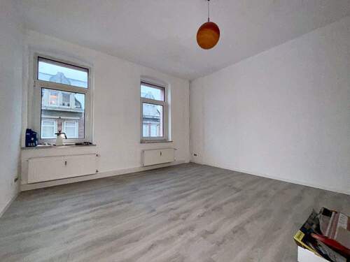 Wohnzimmer - 2 Zimmer Etagenwohnung zur Miete in Hohenstein-Ernstthal