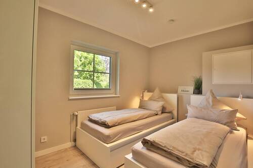 Schlafzimmer EG 1 - 