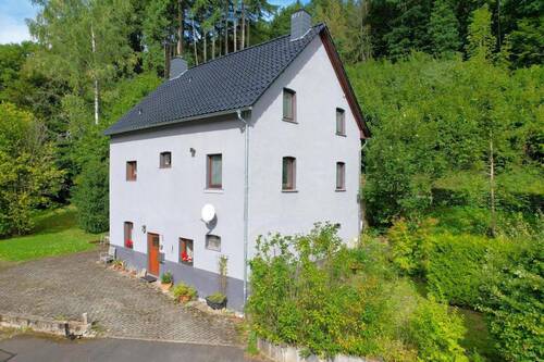 Muerlenbach 26-1.JPG - Geräumiges, freistehendes Wohnhaus mit Garten, Forellenteich und Garage in Mürlenbach