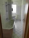 Blick ins Bad vom Flur - 3 Zimmer Etagenwohnung zur Miete in Ebersbach-Neugersdorf