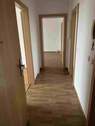 Blick in den Flur von der Wohnungseingangstür - Etagenwohnung mit 64,00 m&sup2; in Ebersbach-Neugersdorf zur Miete