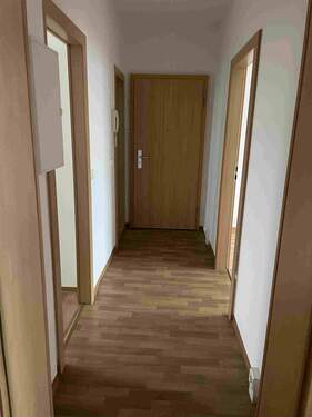 Blick vom Wohnzimmer in den Flur - 