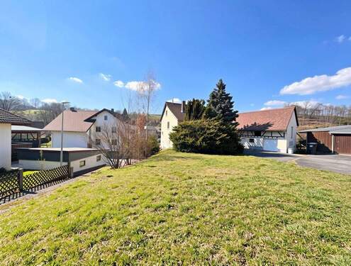 Außenansicht, Garten vorne - 7 Zimmer Mehrfamilienhaus, Wohnhaus zum Kaufen in Leidersbach