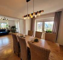 Gützingen: Großzügige, helle Erdgeschoss-Wohnung mit Balkon und Garage in ländlicher Lage! - Bütthard