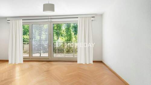 Wohnzimmer 1-1 - Großzügige 3-Zimmer-Wohnung mit 2 Balkonen und Tiefgaragenstellplatz - stilvoll wohnen am Waldrand