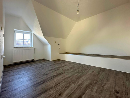 Arbeitszimmer, Dachgeschoss - Etagenwohnung mit 100,00 m&sup2; in Balve zur Miete