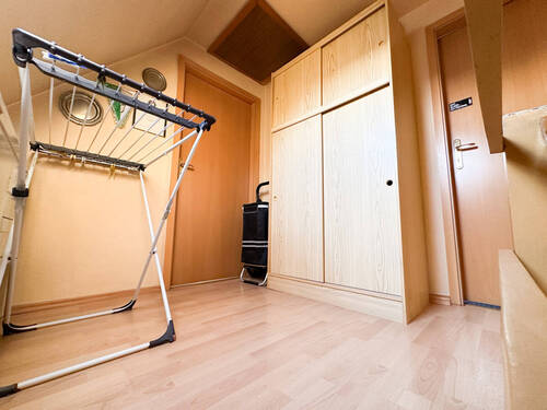 Flur Altbau OG - 