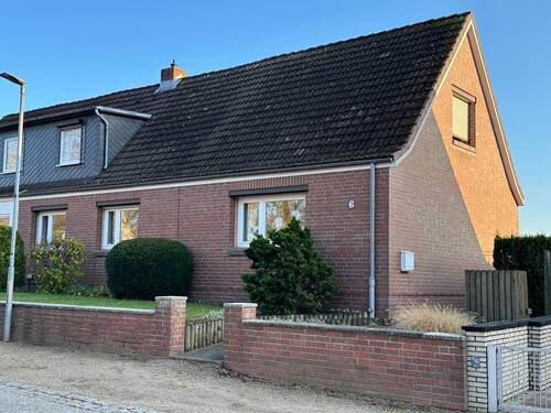 Strassenansicht - 4 Zimmer Doppelhaushälfte in Lübeck