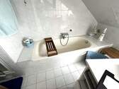 Bad mit Wanne - 