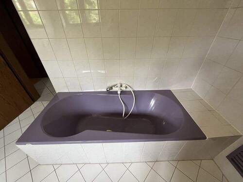 Bad mit Wanne - 
