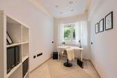 Arbeits- oder Kinderzimmer - 