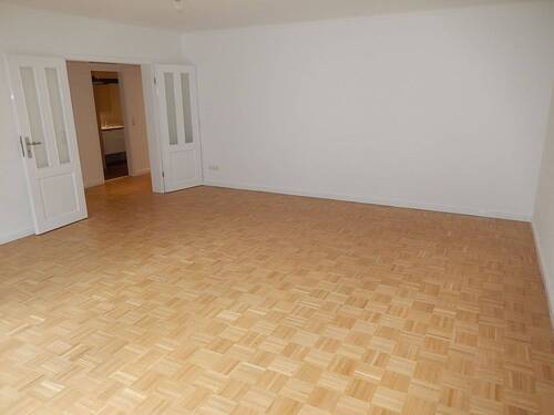 großzügiges Wohnzimmer - Etagenwohnung mit 74,00 m&sup2; in Hamburg zum Kaufen