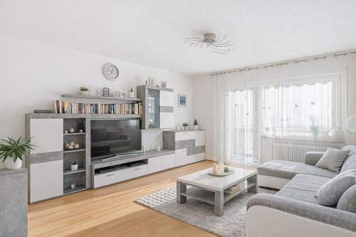 Helles Wohnzimmer - Helle 3 Zi. Wohnung mit Balkon + zuverlässig vermietet + Garage *PROVISIONSFREI*