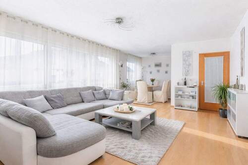Helles Wohnzimmer - 3 Zimmer Etagenwohnung in Beuren