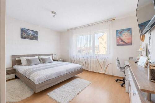 Schlafzimmer: Ruhig und hell - Etagenwohnung mit 82,10 m&sup2; in Beuren zum Kaufen