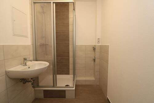 Beispiel Bad mit Dusche - Eine Insel mit 3 Zimmern...tolle 3-RW mit Dusche u. Balkon!!!