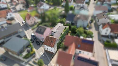 Haus von der Seite - 7 Zimmer Einfamilienhaus in Angelbachtal / Michelfeld