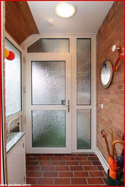 Windfang zum Laubengang - 3 Zimmer Etagenwohnung in Schleswig
