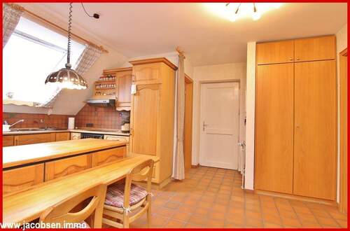 Eingangsbereich mit Küche - Etagenwohnung mit 96,70 m&sup2; in Schleswig zur Miete