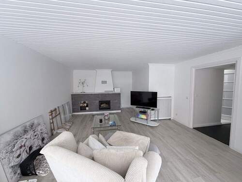 Das Wohnzimmer mit Kamin - 