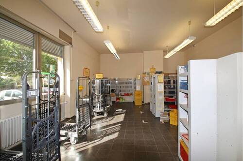 Gewerbe im Erdgeschoss - 