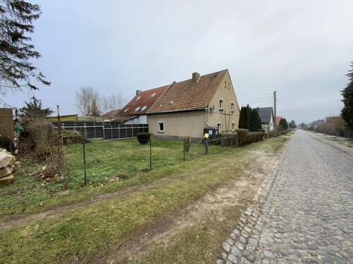 Seitenansicht mit Zugang Garten - Doppelhaushälfte mit 120,00 m&sup2; in An der Schmücke zum Kaufen