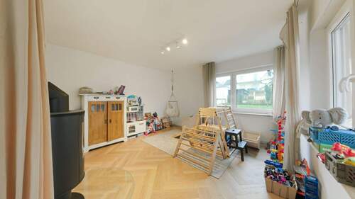 Wohnzimmer Erdgeschoss - 6 Zimmer Einfamilienhaus zum Kaufen in Dittelbrunn