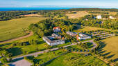 Luftbild - Weitblick zum Herrenhaus in Neddesitz - 