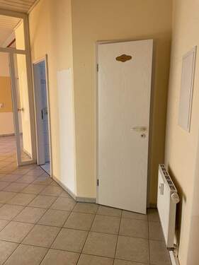 Flur mit Abstellraum - 