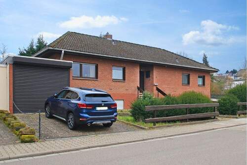 Fassadenansicht mit Doppelgarage - 5 Zimmer Einfamilienhaus zum Kaufen in Freinsheim