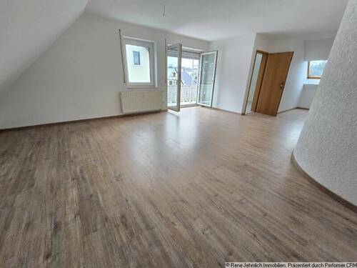 Wohnzimmer Ansicht 1 - Charmante Dachgeschosswohnung mit Balkon, Galerie und besonderem Wohngefühl