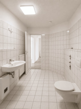 Bad - Etagenwohnung mit 76,70 m&sup2; in Bitterfeld-Wolfen zur Miete