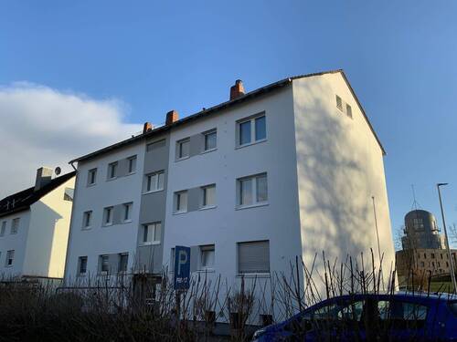 Gebäude Vorderseite I Hauseingang - 3 Zimmer Etagenwohnung in Idstein
