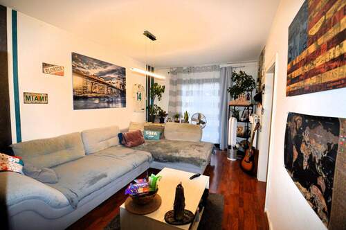 Wohnzimmer - 2 Zimmer Etagenwohnung zur Miete in Saarbrücken