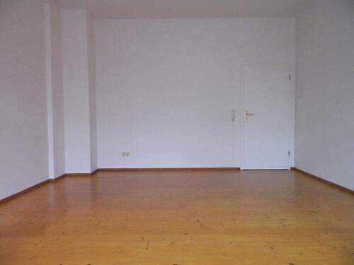 Wohnzimmer - 2 Zimmer Etagenwohnung zur Miete in Zwickau