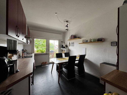 Küche mit Zugang zum Balkon - 